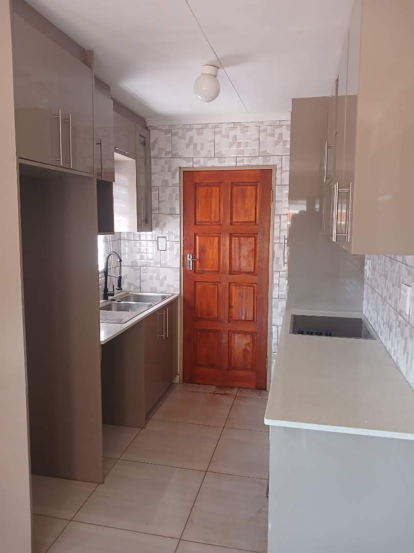 3 Bedroom Property for Sale in Rosslyn Gauteng