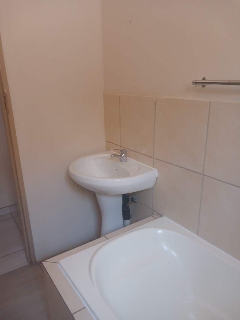 3 Bedroom Property for Sale in Rosslyn Gauteng