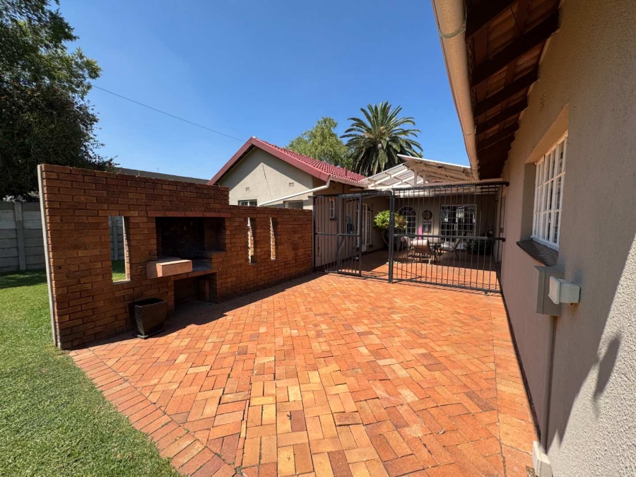 3 Bedroom Property for Sale in Brackenhurst Gauteng