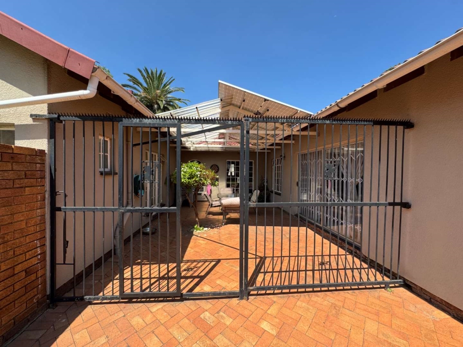 3 Bedroom Property for Sale in Brackenhurst Gauteng