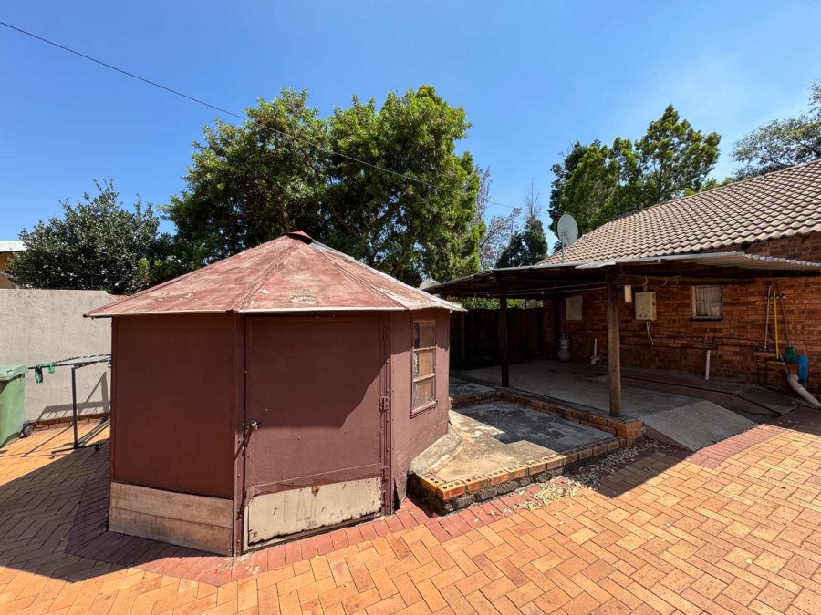 3 Bedroom Property for Sale in Brackenhurst Gauteng