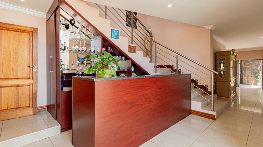 5 Bedroom Property for Sale in Eye of Africa Gauteng