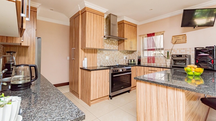 5 Bedroom Property for Sale in Eye of Africa Gauteng