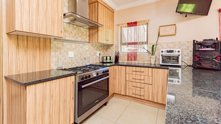 5 Bedroom Property for Sale in Eye of Africa Gauteng