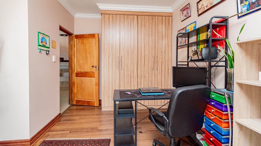 5 Bedroom Property for Sale in Eye of Africa Gauteng