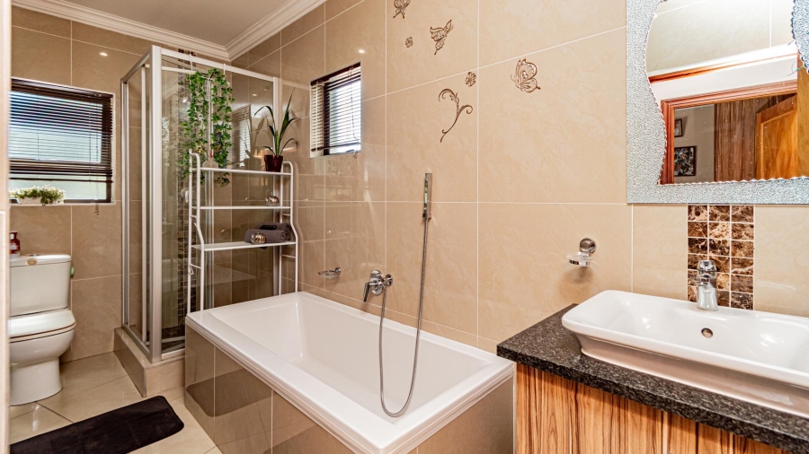 5 Bedroom Property for Sale in Eye of Africa Gauteng