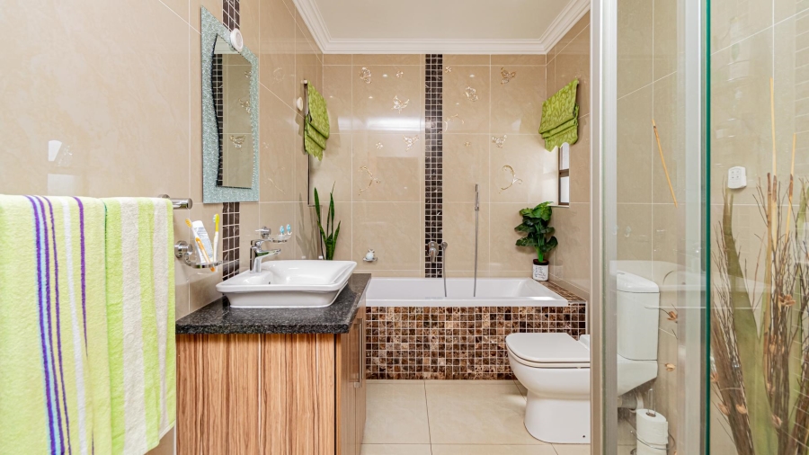 5 Bedroom Property for Sale in Eye of Africa Gauteng