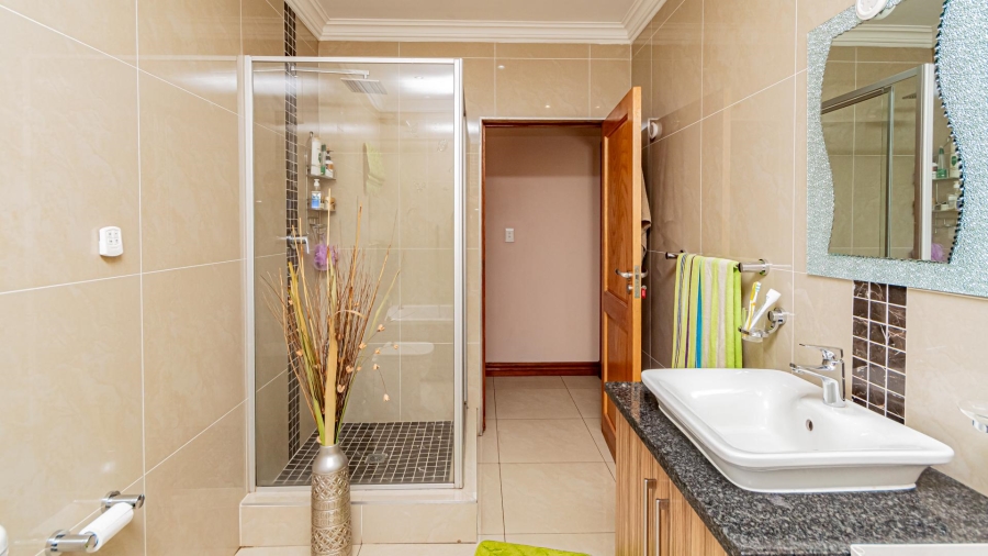 5 Bedroom Property for Sale in Eye of Africa Gauteng