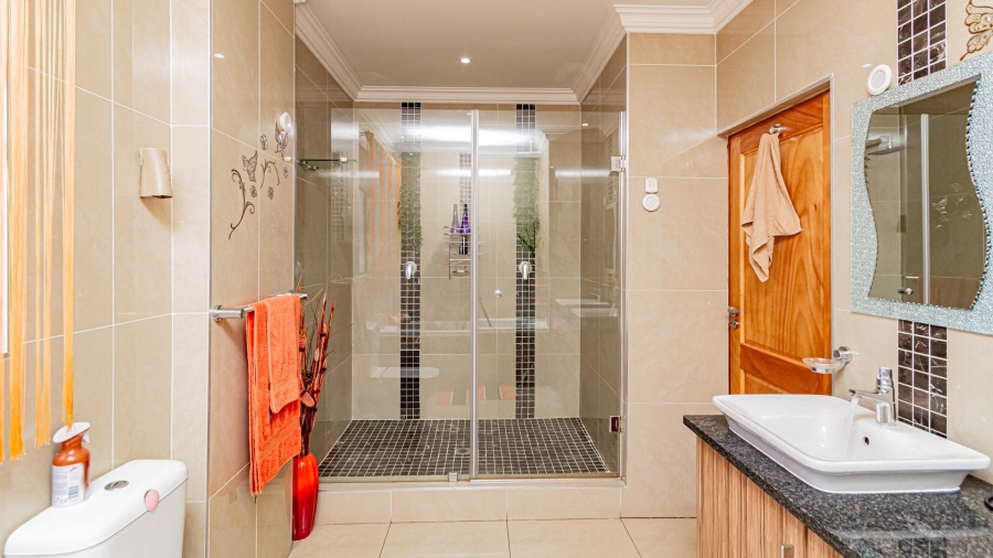 5 Bedroom Property for Sale in Eye of Africa Gauteng