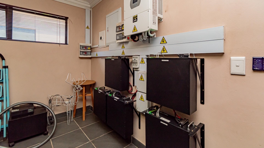 5 Bedroom Property for Sale in Eye of Africa Gauteng