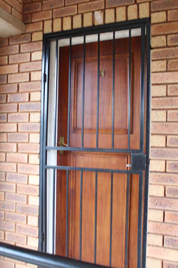To Let 2 Bedroom Property for Rent in Annlin Gauteng