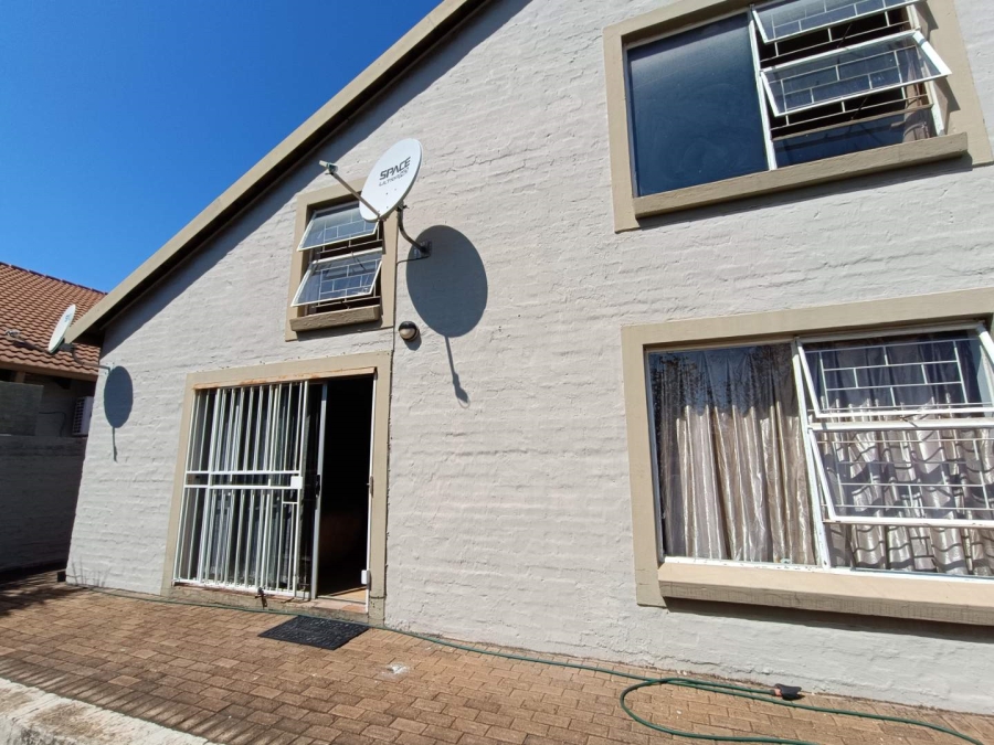 3 Bedroom Property for Sale in Heuwelsig Estate Gauteng