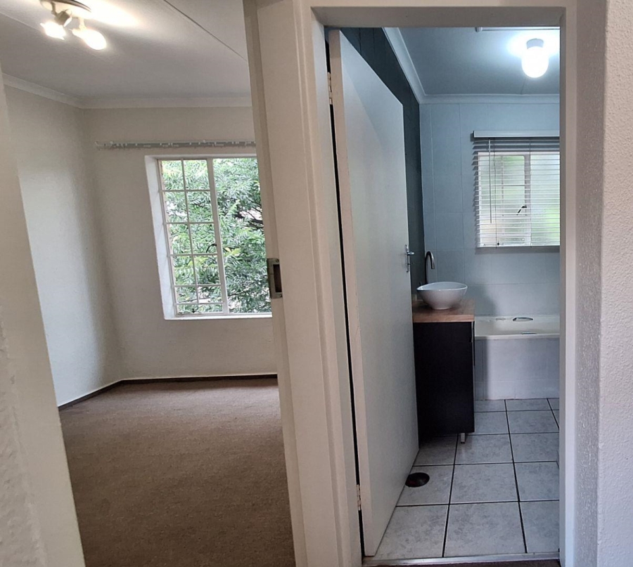 To Let 2 Bedroom Property for Rent in Bromhof Gauteng