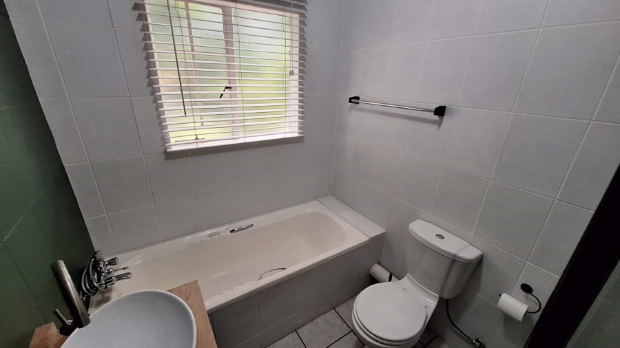 To Let 2 Bedroom Property for Rent in Bromhof Gauteng