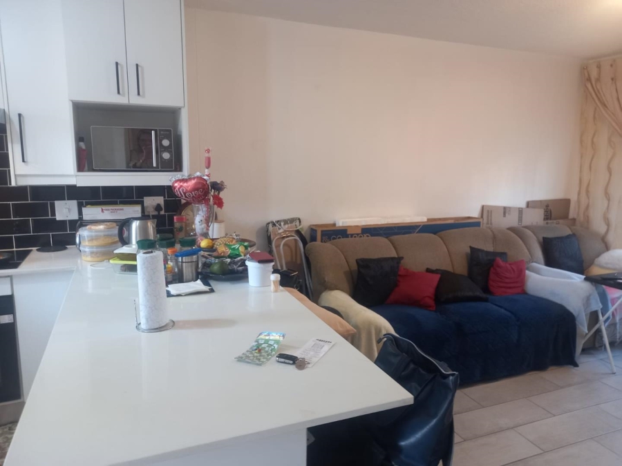 1 Bedroom Property for Sale in Weltevreden Park Gauteng