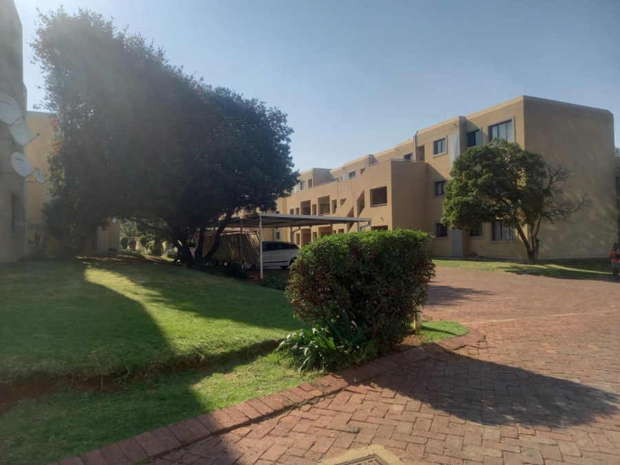 1 Bedroom Property for Sale in Weltevreden Park Gauteng