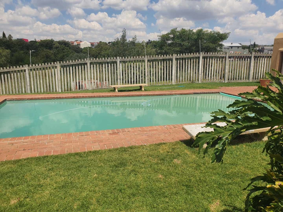 1 Bedroom Property for Sale in Weltevreden Park Gauteng