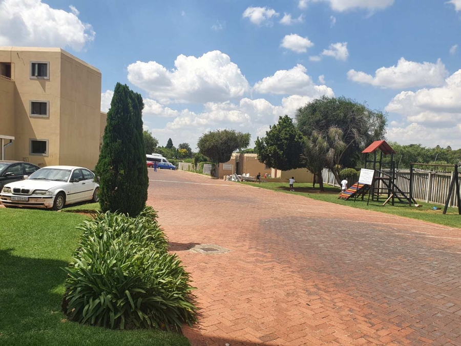 1 Bedroom Property for Sale in Weltevreden Park Gauteng
