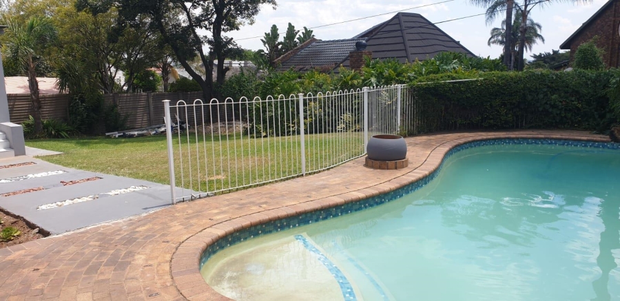 3 Bedroom Property for Sale in Rooihuiskraal Gauteng