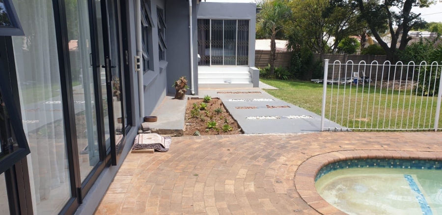 3 Bedroom Property for Sale in Rooihuiskraal Gauteng