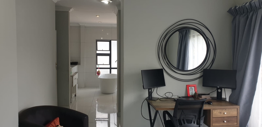 3 Bedroom Property for Sale in Rooihuiskraal Gauteng