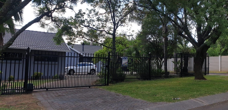 3 Bedroom Property for Sale in Rooihuiskraal Gauteng