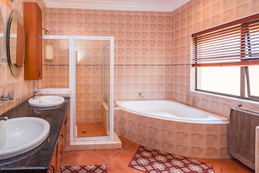 4 Bedroom Property for Sale in Ruimsig Gauteng