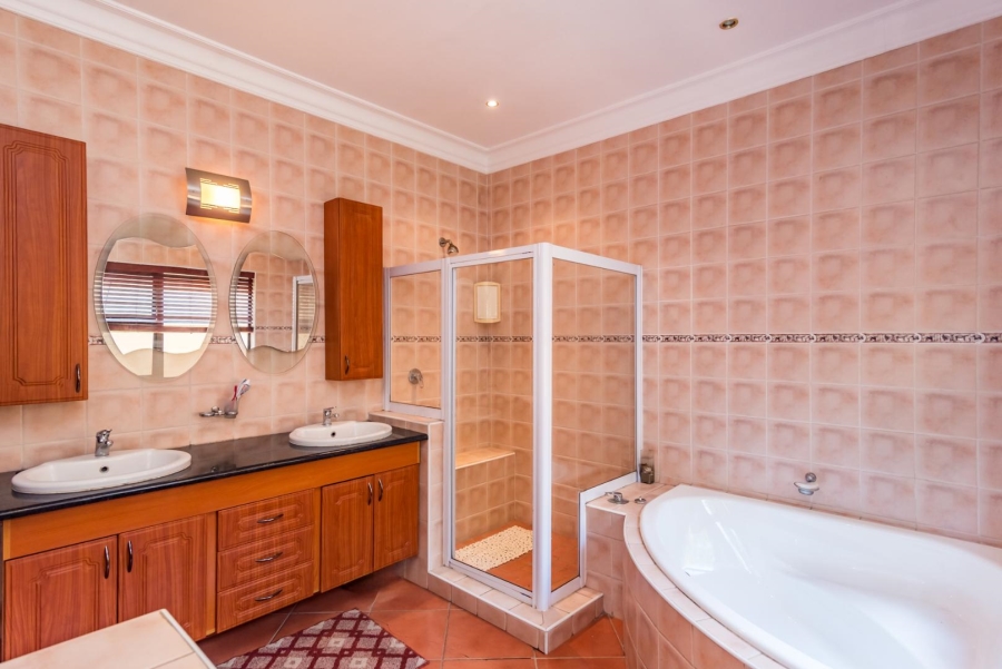 4 Bedroom Property for Sale in Ruimsig Gauteng