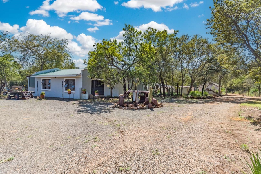 11 Bedroom Property for Sale in Hekpoort Gauteng