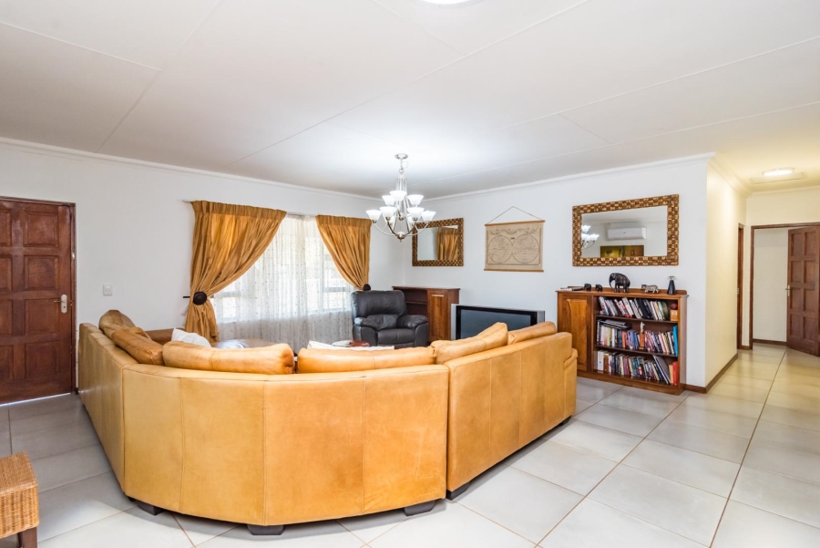 11 Bedroom Property for Sale in Hekpoort Gauteng