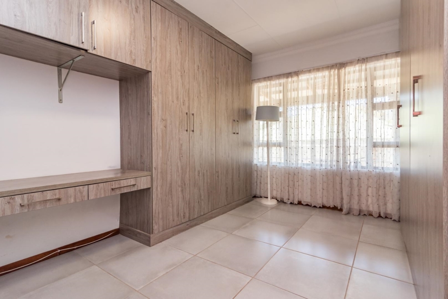 11 Bedroom Property for Sale in Hekpoort Gauteng