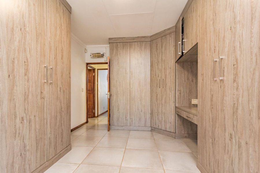 11 Bedroom Property for Sale in Hekpoort Gauteng