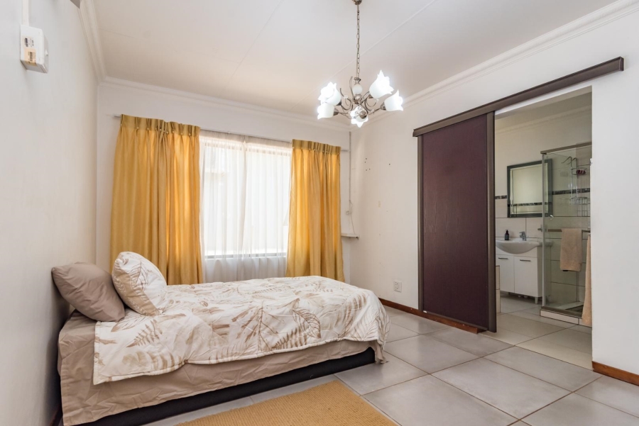 11 Bedroom Property for Sale in Hekpoort Gauteng