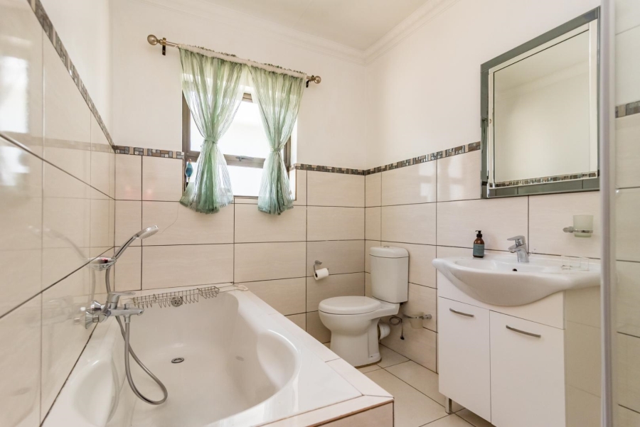 11 Bedroom Property for Sale in Hekpoort Gauteng