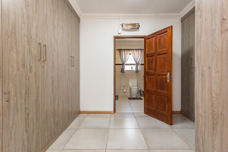 11 Bedroom Property for Sale in Hekpoort Gauteng