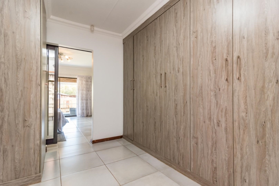 11 Bedroom Property for Sale in Hekpoort Gauteng