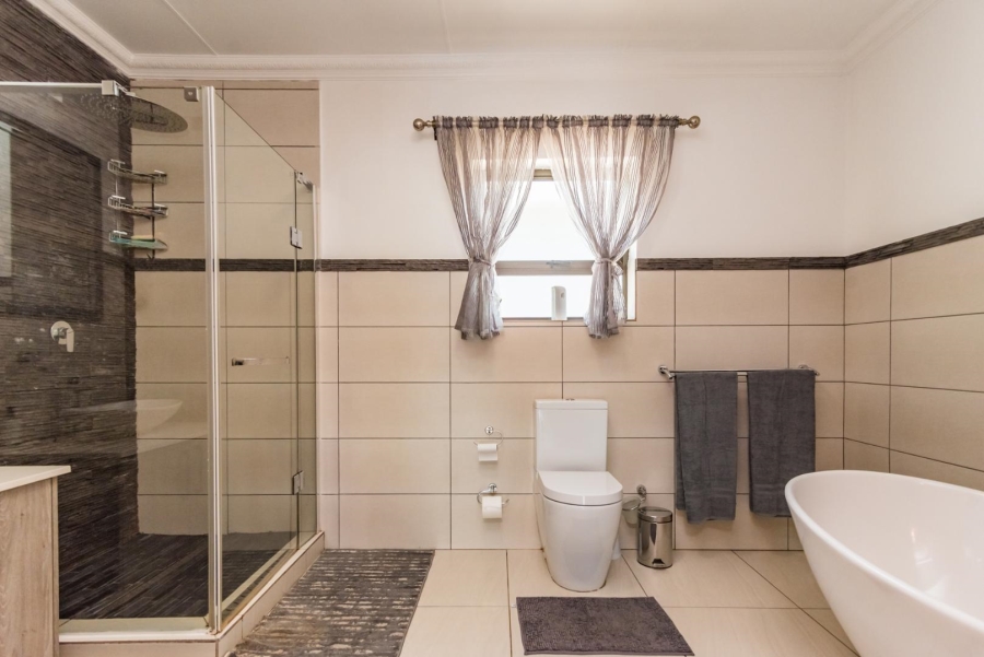 11 Bedroom Property for Sale in Hekpoort Gauteng