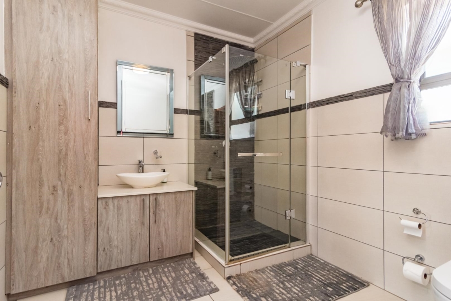 11 Bedroom Property for Sale in Hekpoort Gauteng