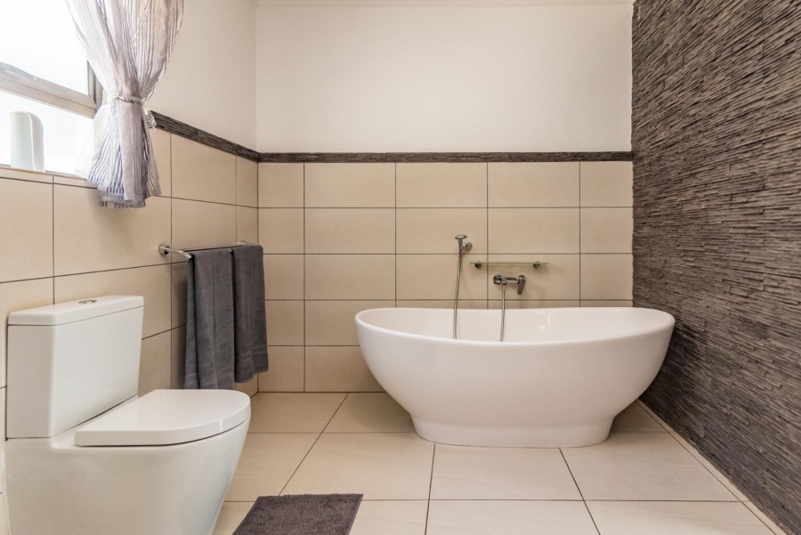 11 Bedroom Property for Sale in Hekpoort Gauteng