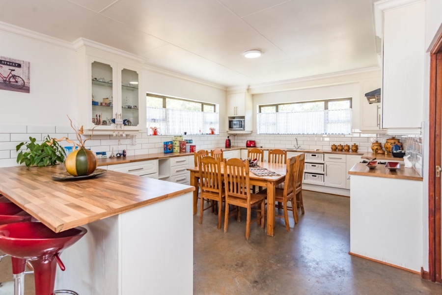 11 Bedroom Property for Sale in Hekpoort Gauteng