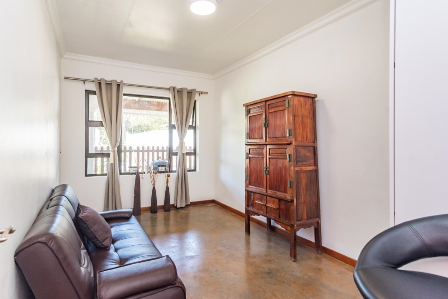 11 Bedroom Property for Sale in Hekpoort Gauteng