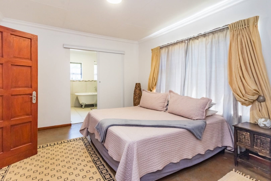 11 Bedroom Property for Sale in Hekpoort Gauteng