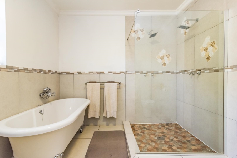 11 Bedroom Property for Sale in Hekpoort Gauteng