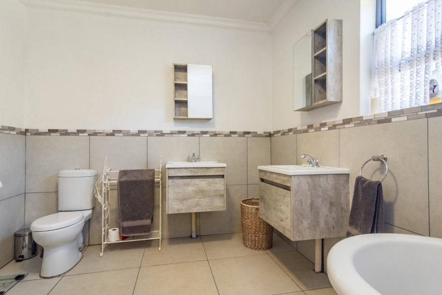 11 Bedroom Property for Sale in Hekpoort Gauteng