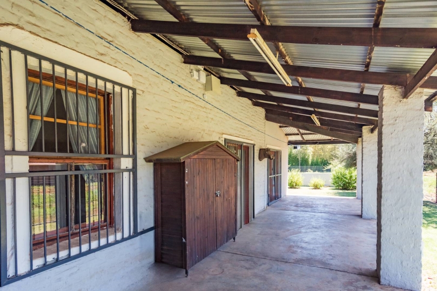 11 Bedroom Property for Sale in Hekpoort Gauteng