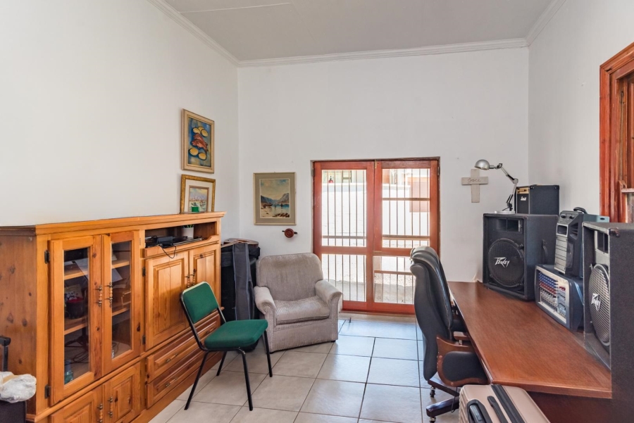 11 Bedroom Property for Sale in Hekpoort Gauteng