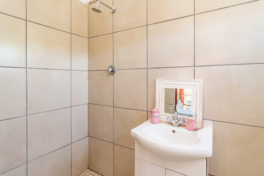 11 Bedroom Property for Sale in Hekpoort Gauteng