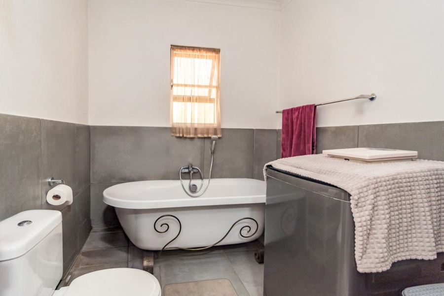 11 Bedroom Property for Sale in Hekpoort Gauteng