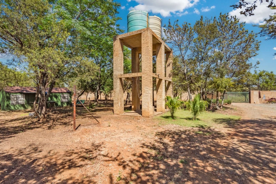 11 Bedroom Property for Sale in Hekpoort Gauteng