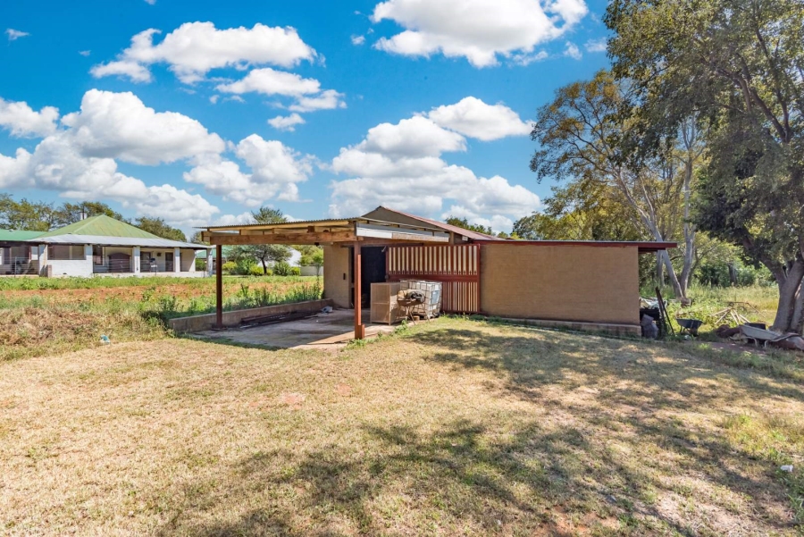 11 Bedroom Property for Sale in Hekpoort Gauteng